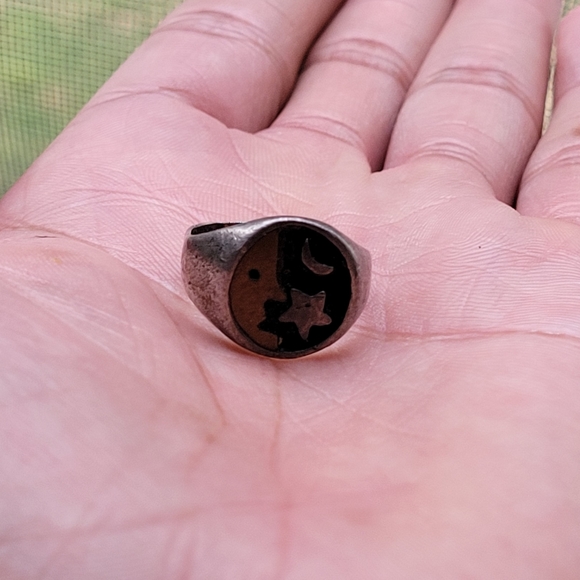 Vintage Cresent Ring - Picture 3 of 6